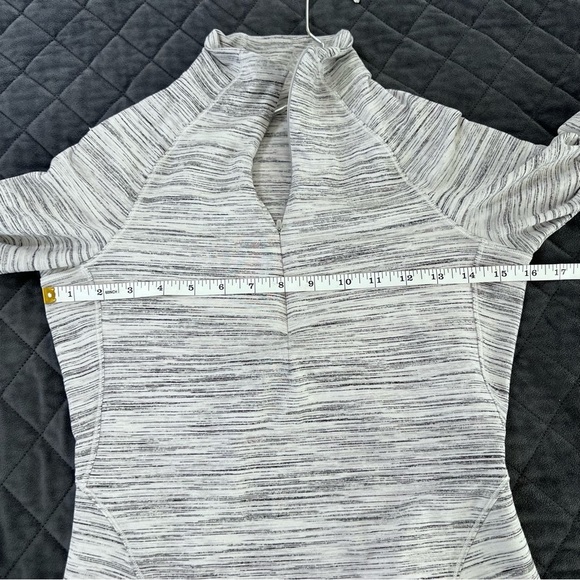 Lululemon Top Women 4 Sweater Outrun The Elements 1/2 Zip Thumbholes Space Dye - Picture 8 of 11